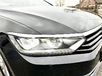 Volkswagen Passat 1.4 TSI 150pk 7-traps aut + f1 Highline sedan - navi - camera - front + line assist - stuurverw - stoelverw picture 82