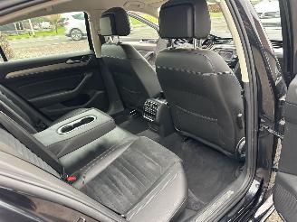 Volkswagen Passat 1.4 TSI 150pk 7-traps aut + f1 Highline sedan - navi - camera - front + line assist - stuurverw - stoelverw picture 54