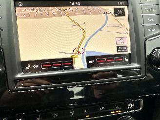 Volkswagen Passat 1.4 TSI 150pk 7-traps aut + f1 Highline sedan - navi - camera - front + line assist - stuurverw - stoelverw picture 41