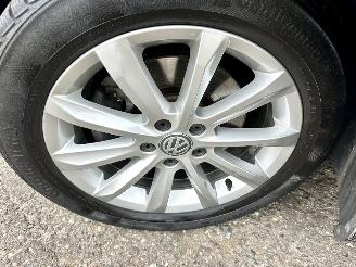 Volkswagen Passat 1.4 TSI 150pk 7-traps aut + f1 Highline sedan - navi - camera - front + line assist - stuurverw - stoelverw picture 78