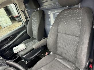 Mercedes Vito 114 CDI 136pk 9-Traps aut + f1 Lang - nap - navi - camera - airco - cruise - bleutooth - pdc v+a picture 40