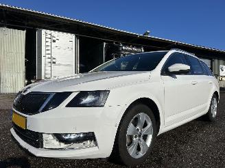 Skoda Octavia 1.5 TSI 150pk 7-Traps aut Greentech Style - nap - navi - carplay - keyless entry - pdc v+a + park assist picture 2