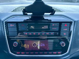 Volkswagen Up! 1.0i 65pk BMT 5drs - nap - clima - camera - cruise - pdc - licht + regensensor - line assist picture 19