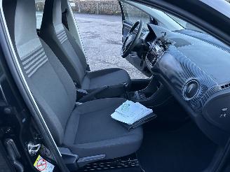 Volkswagen Up! 1.0i 65pk BMT 5drs - nap - clima - camera - cruise - pdc - licht + regensensor - line assist picture 30