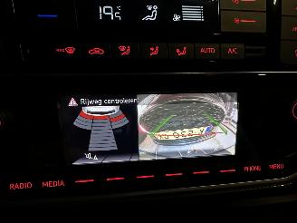 Volkswagen Up! 1.0i 65pk BMT 5drs - nap - clima - camera - cruise - pdc - licht + regensensor - line assist picture 25