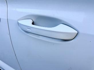 Volkswagen Caddy maxi 2.0 TDI 122pk 1st Edition - nap - navi - cam - virtual - keyless - standkachel - stoelverw - clima - front/side assist picture 7