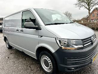 Volkswagen Transporter 2.0 TDI 150pk 6-bak euro.6 L2/H1 Highline 3Pers - nap - 1e eig - navi - airco - cruise - carplay - pdc - trekh picture 4
