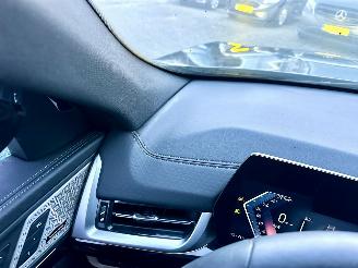 BMW iX2 eDrive20 67kWh 204pk aut M-Sport - nap - pano - 1e eig - 20 inch - harman/kardon - widescreen picture 38