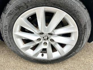 Skoda Superb 2.0 TDI 150pk 6-bak euro.6 Style Bus - nap - navi - camera - front + side + park assist - keyless entry + start picture 86
