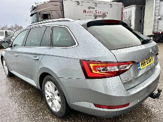 Skoda Superb 2.0 TDI 150pk 6-bak euro.6 Style Bus - nap - navi - camera - front + side + park assist - keyless entry + start picture 7