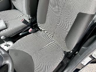 Toyota Aygo 1.0 VVT-i 68pk aut + f1 Aspiration - nap - airco - facelift - led - bleutooth - elektr ramen - slechts 75dkm picture 36