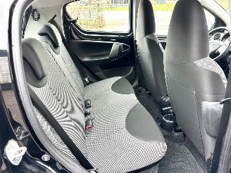 Toyota Aygo 1.0 VVT-i 68pk aut + f1 Aspiration - nap - airco - facelift - led - bleutooth - elektr ramen - slechts 75dkm picture 22