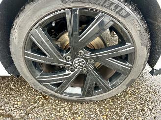 Volkswagen Golf 1.5 eTSI aut + f1 162pk R-Line - pano - hud - keyless - virtual - front + line + side + park assist picture 95