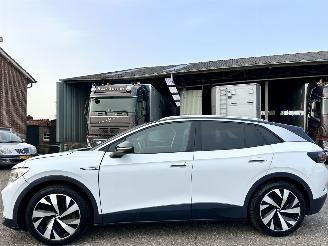 Schadeauto Volkswagen ID.4 77kWh 204pk aut First Edition - nap - 20 inch - navi - keyless - sfeerverl - cam - front + line assist - trekh 2020/12