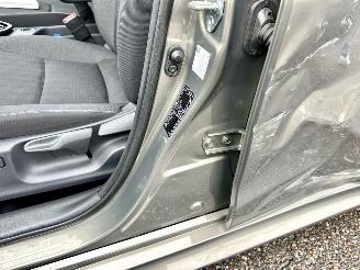 Toyota Yaris 1.5 Hybrid 115 automaat First Edition - nap - facelift - navi - camera - keyless - front + line assist - rijdbaar picture 16