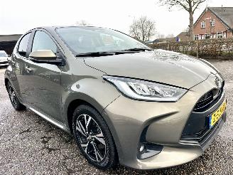 Toyota Yaris 1.5 Hybrid 115 automaat First Edition - nap - facelift - navi - camera - keyless - front + line assist - rijdbaar picture 4