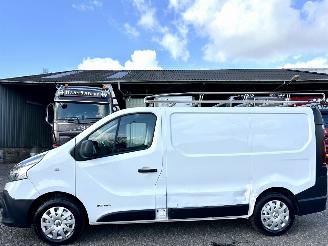 danneggiata veicoli commerciali Renault Trafic 1.6 dCi 120pk 6-bak euro.6 T27 L1/H1 Comf - nap - 3pers - navi - airco - cruise - pdc - trekh - imperiaal 2017/11