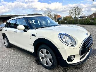 Mini Clubman Cooper 1.5T 136pk 6-traps aut - pano - nap - 1e eig - keyless entry + start - line assist - clima + cruise contr picture 4