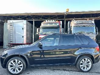 damaged passenger cars BMW X5 xDrive30d 235pk 6-traps aut Executive 7Pers - nav - camera - leer + stoelverw - 20 inch m-sport - zwarte hemel - trekh 2010/2