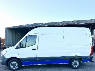 krockskadad bil bedrijf Mercedes Sprinter 316 2.2 CDI 163pk 7-traps aut + f1 L2/H2 - nap - navi - camera - zwarte hemel - trekh - elektr pakket - 4x Michelin 2020/10