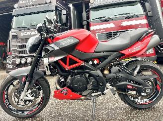 Schade motor Aprilia  SHIVER 900 - led knipperlichten - drive modus - carbon spatbord - verstelbaar achterveer - stickersset 2020/7