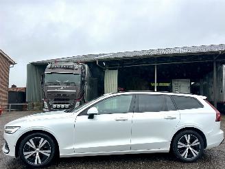 Schadeauto Volvo V-60 2.0 B3 Momentum 2021/1