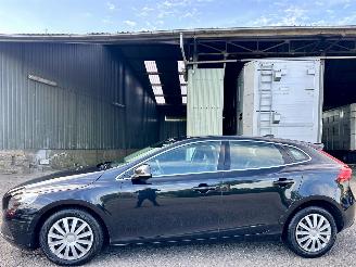 Auto incidentate Volvo V-40 1.6 T4 179pk automaat Summum - xenon - navi - camera - keyless - front + line + side assist 2012/12