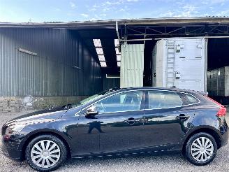 Voiture accidenté Volvo V-40 1.6 T4 179pk automaat Summum - xenon - navi - camera - keyless - front + line + side assist 2012/12