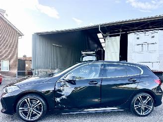 Voiture accidenté BMW 1-serie 118i 140pk aut High Exe M-Sport Ed 2020/6