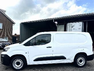 skadebil bedrijf Peugeot Partner 1.5 BlueHdi 99pk premium long 3pers Euro.6 - nap - navi - camera - carplay - airco - cruise - trekh - pdc 2020/11