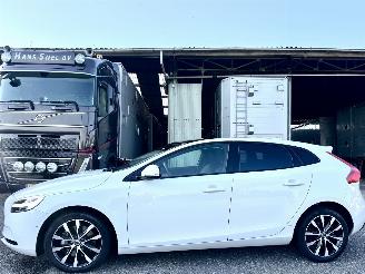Voiture accidenté Volvo V-40 1.5 T3 152pk Aut + f1 Dynamic Ed - nap - pano - 2018/9