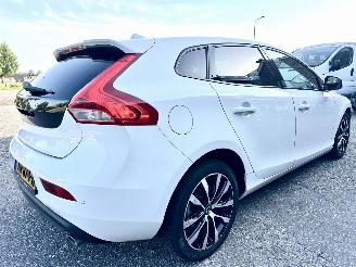 Volvo V-40 1.5 T3 152pk Aut + f1 Dynamic Ed - nap - pano - leer - stoelverw - navi - cam - keyless - harman/kardon picture 4