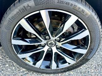 Volvo V-40 1.5 T3 152pk Aut + f1 Dynamic Ed - nap - pano - leer - stoelverw - navi - cam - keyless - harman/kardon picture 8
