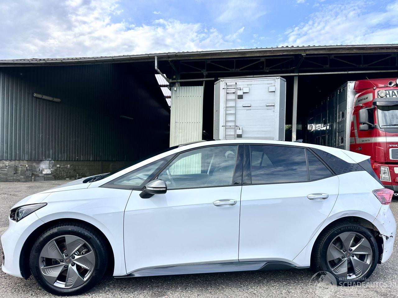 Cupra Born 62kWh 204pk aut Essential - 47dkm nap - sfeerverl - kuipstoelen - stuurverw - front + line assist