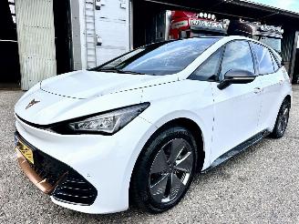 Cupra Born 62kWh 204pk aut Essential - 47dkm nap - sfeerverl - kuipstoelen - stuurverw - front + line assist picture 2
