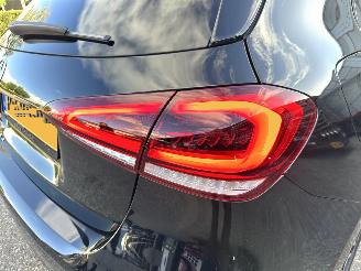Mercedes A-klasse 250e aut + f1 AMG Bus Sol Limited - nap - pano - 1e eig - widescreen - sfeerverl - cam - front + line assist - keyless picture 86