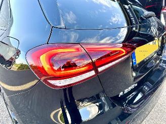 Mercedes A-klasse 250e aut + f1 AMG Bus Sol Limited - nap - pano - 1e eig - widescreen - sfeerverl - cam - front + line assist - keyless picture 83