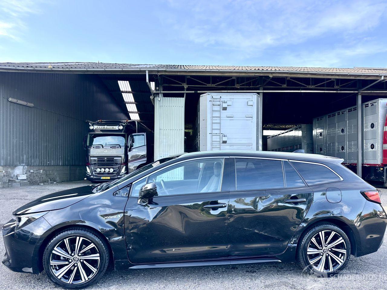 Toyota Corolla Touring Sports 1.8 Hybrid automaat Dynamic - nap - 2021 - front + line assist - camera - keyless entry + start