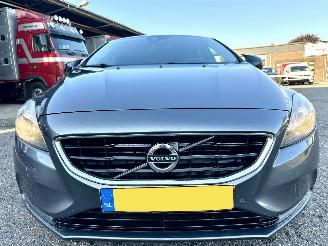 Volvo V-40 1.6 D2 114pk 6-bak Momentum - navi - camera - velgen - sfeerverl - getint glas - pdc - rijdbaar picture 3