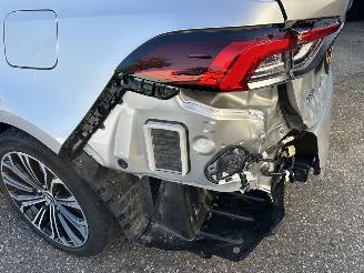 Toyota Corolla Gereserveerd 1.8 Hybrid 148pk aut first edition sedan - navi - camera - stuurverw - keyless - front + line + side assist picture 12