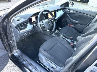 Skoda Scala 1.0 TSI 110pk 6-bak Ambition - nap - 1e eig - navi - virtual - front + line assist - trekh - pdc - all season picture 22