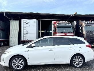 Vaurioauto  passenger cars Toyota Auris Touring Sports 1.8 Hybrid aut Lease Pro - nap 2013/7