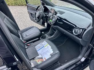 Volkswagen Up! 1.0 60pk High Up! Bluem. 5drs - nap - pano  - leer - stoelverw - airco - cruise - pdc - privacy glass picture 17