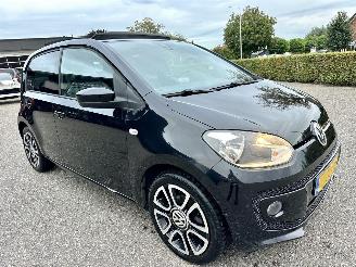 Volkswagen Up! 1.0 60pk High Up! Bluem. 5drs - nap - pano  - leer - stoelverw - airco - cruise - pdc - privacy glass picture 2