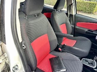 Toyota Yaris 1.3 VVT-i 99pk aut + f1 Dynamic - 48dkm nap - 1e eig - navi - cam - pdc v+a - airco - cruise - parelmoer picture 50