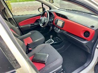 Toyota Yaris 1.3 VVT-i 99pk aut + f1 Dynamic - 48dkm nap - 1e eig - navi - cam - pdc v+a - airco - cruise - parelmoer picture 15