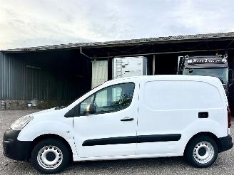 skadebil bedrijf Peugeot Partner 120 1.6 BlueHDi 75pk euro.6 Premium - 136dkm nap - 3 pers - airco - cruise - klapdeuren - schuifdeur 2018/7