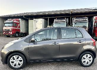 Auto incidentate Toyota Yaris 1.3 VVT-I 87pk Sol MMT Automaat 5drs - navi - airco - lmv - 80dkm - elektr ramen voor - elektr spiegels 2008/10