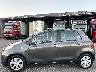 Vaurioauto  passenger cars Toyota Yaris 1.3 VVT-I 87pk Sol MMT Automaat 5drs - navi - airco - lmv - 80dkm - elektr ramen voor - elektr spiegels 2008/10