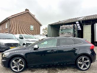 damaged passenger cars Volvo V-40 2.0 D4 R-Design 2014/9
